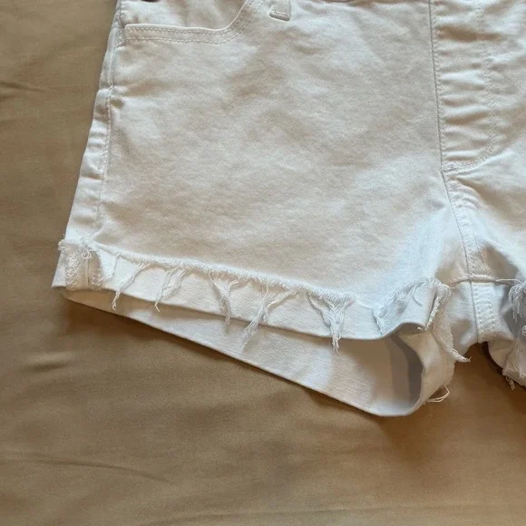 Pink Lily Womens White Jean Shorts Overalls Raw Hem Rolled Cuff‎ Size Medium - Picture 2 of 11